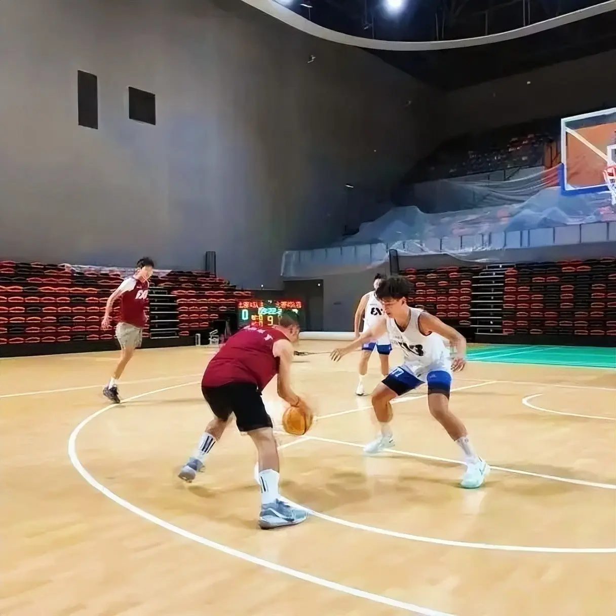 崃体育馆火, div