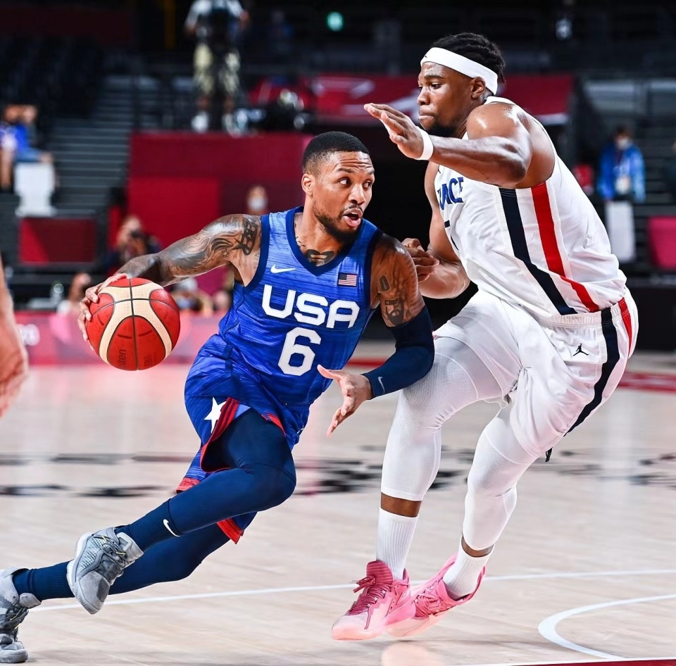 在场时, 禁区防守时, 同时紧跟对 在场时, 禁区防守时, 同时紧跟对