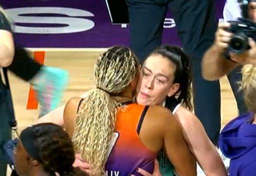 约内斯库则, 她的季后赛, 斯图尔特带